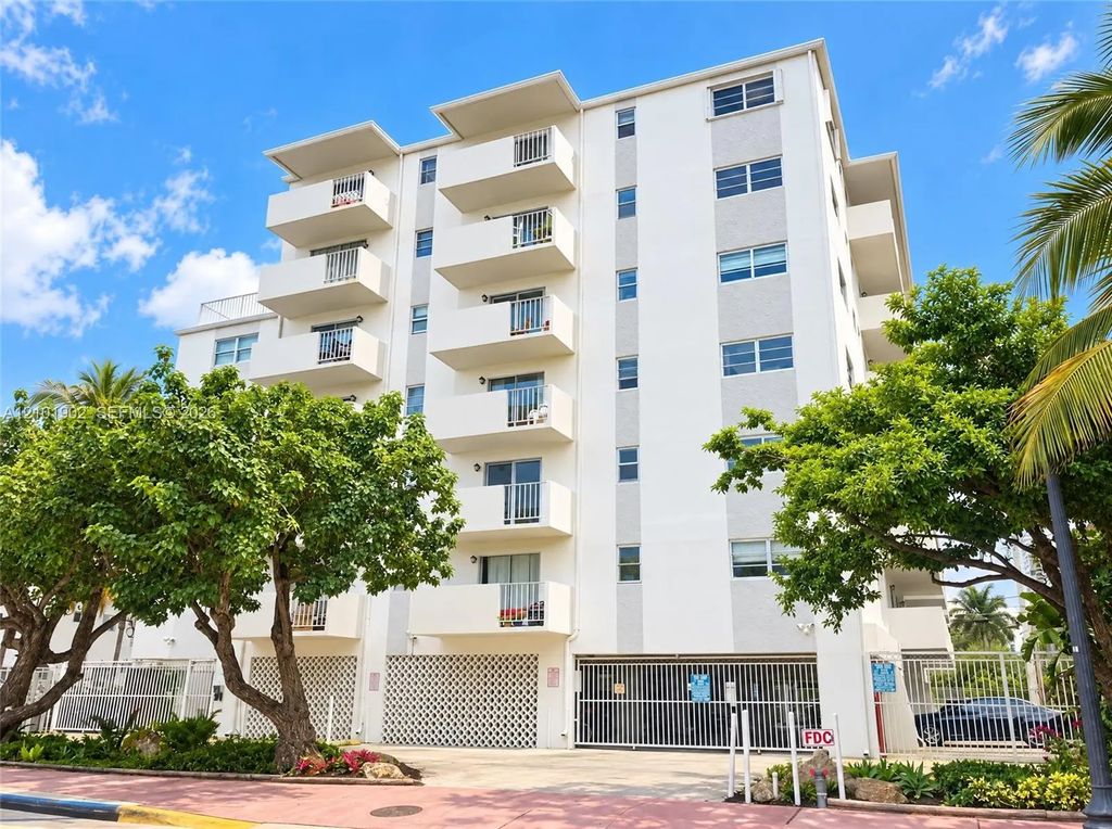 240 Collins Avenue #3e, Miami Beach