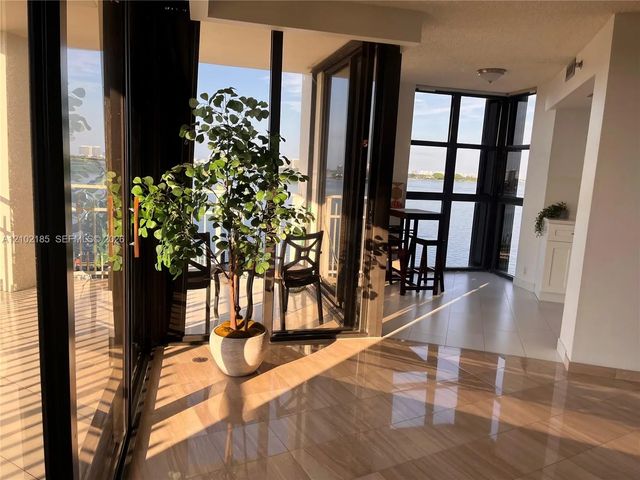 2 of 36 - 4000 Ne Towerside Terrace #1101, Miami, FL