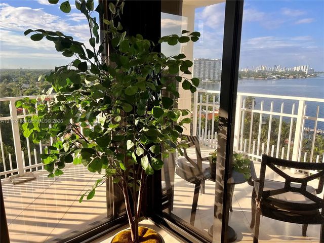 3 of 36 - 4000 Ne Towerside Terrace #1101, Miami, FL