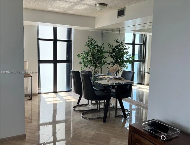 4 of 36 - 4000 Ne Towerside Terrace #1101, Miami, FL