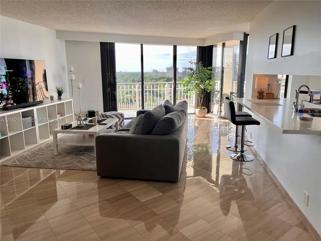 5 of 36 - 4000 Ne Towerside Terrace #1101, Miami, FL