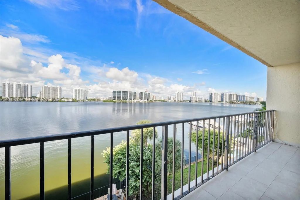 17878 N Bay Road #405, Sunny Isles Beach
