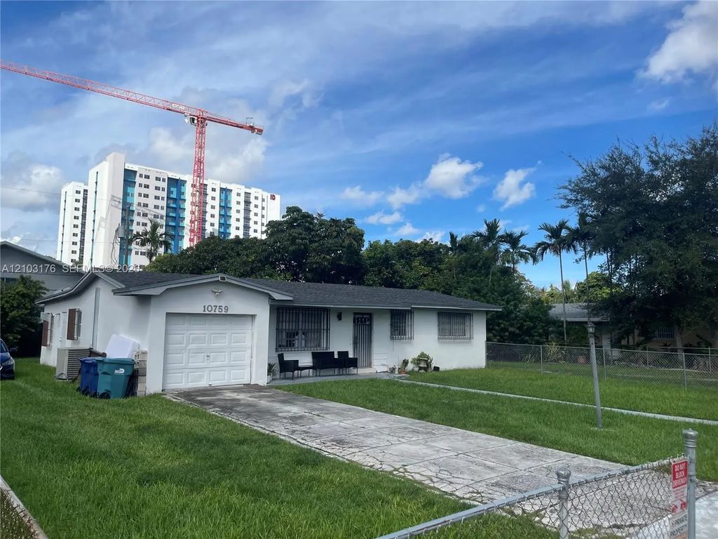 10759 Sw 7th Street, Sweetwater