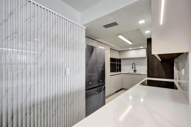 4 of 50 - 6039 Collins Avenue #1736, Miami Beach, FL
