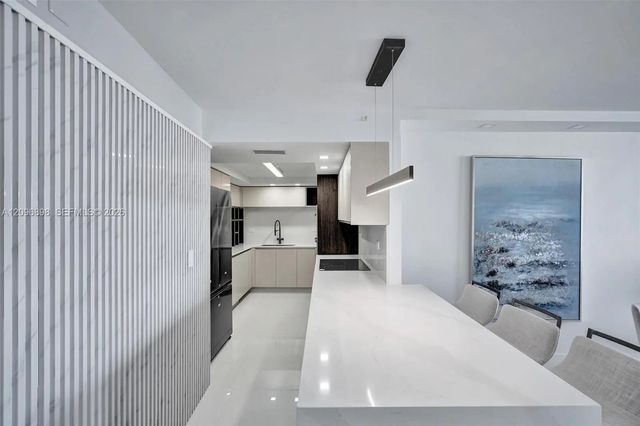 5 of 50 - 6039 Collins Avenue #1736, Miami Beach, FL