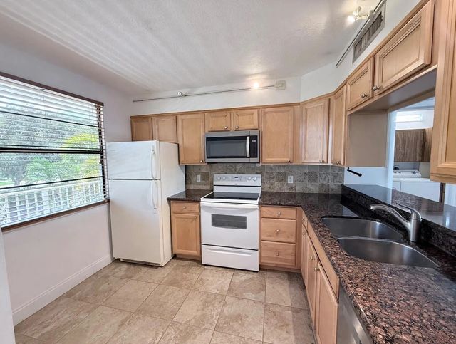 4 of 16 - 6025 Balboa Circle #306, Boca Raton, FL