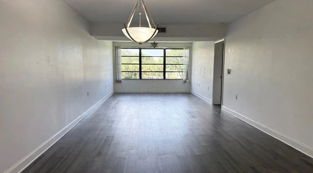 5 of 16 - 6025 Balboa Circle #306, Boca Raton, FL