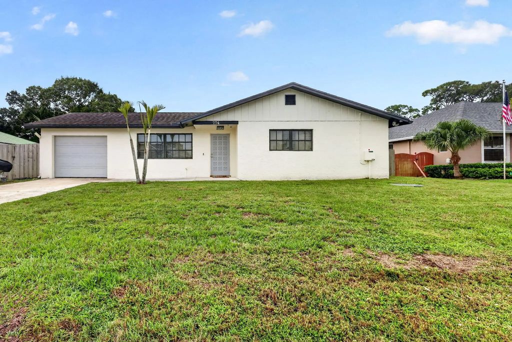 774 Se Elwood Avenue, Port St. Lucie