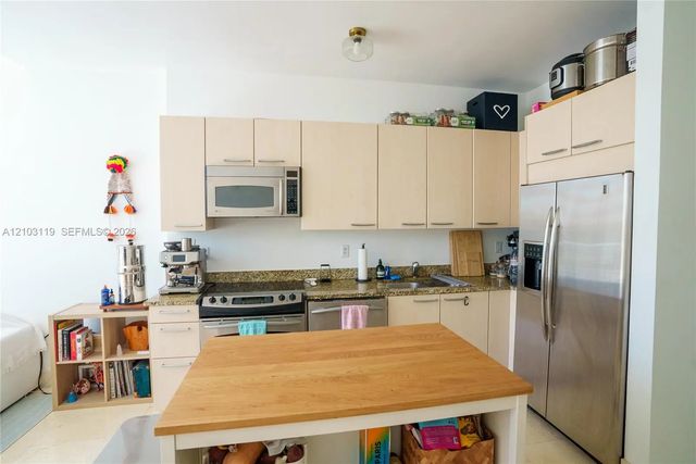 4 of 33 - 2001 Meridian Avenue #516, Miami Beach, FL