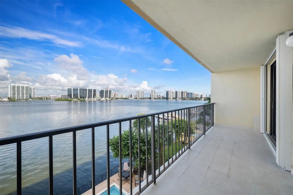 17878 N Bay Road #404, Sunny Isles Beach