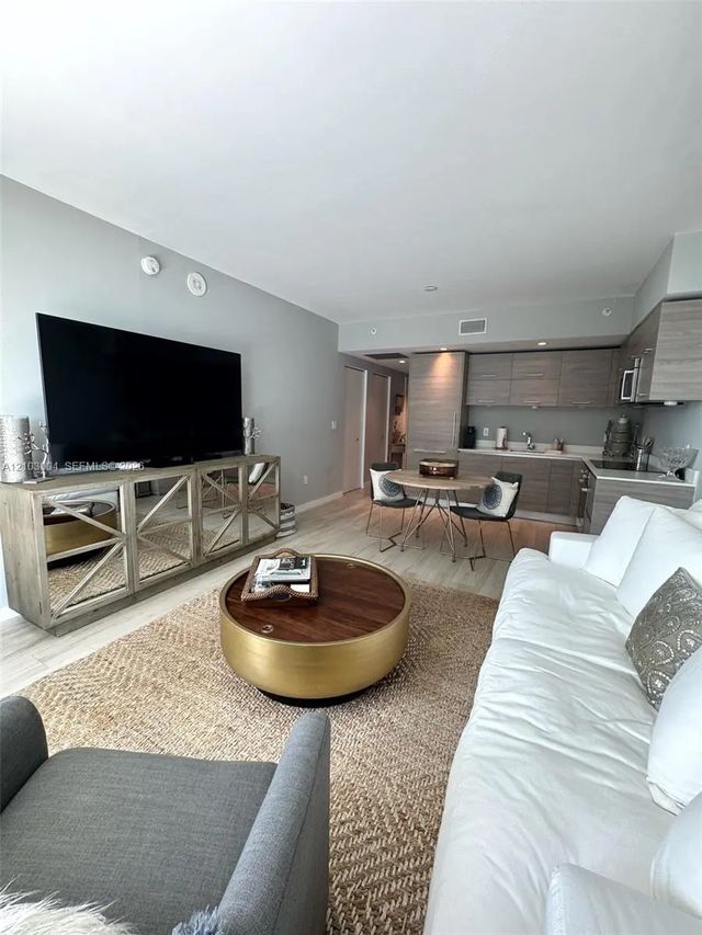 3 of 30 - 1300 S Miami Avenue #2808, Miami, FL
