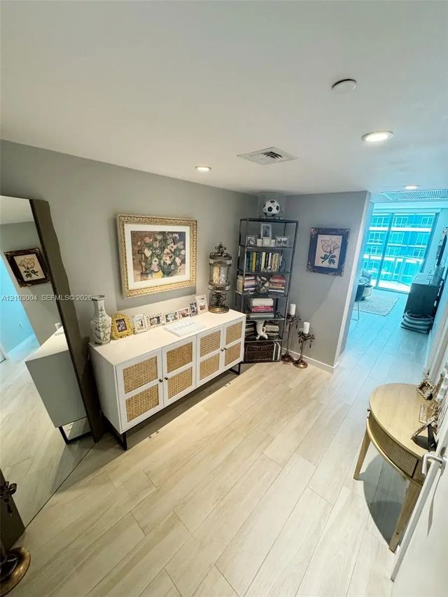 4 of 30 - 1300 S Miami Avenue #2808, Miami, FL
