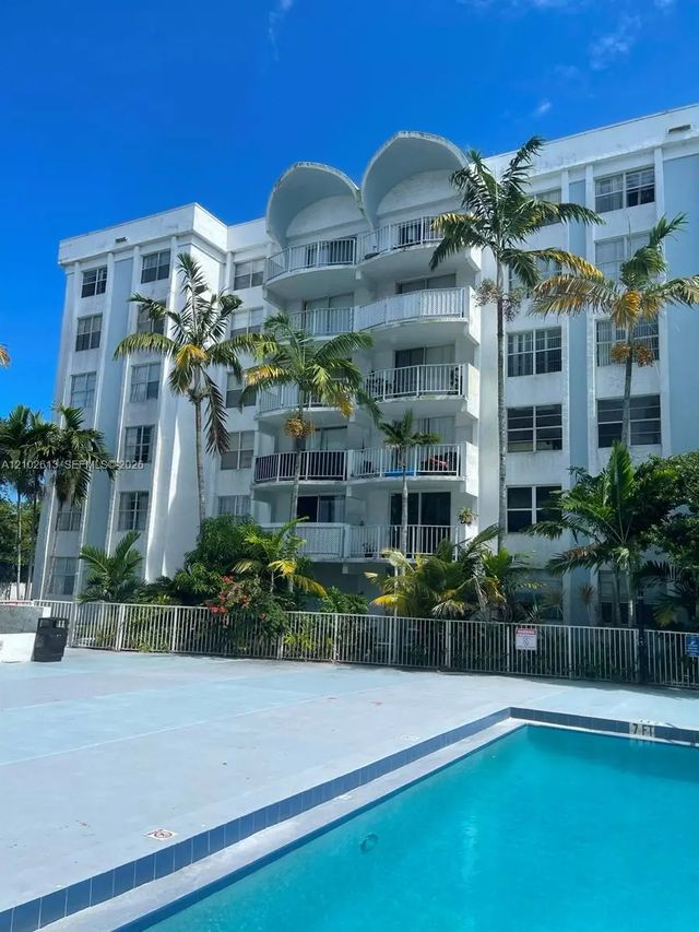 492 Nw 165th St Road #c-512, Miami