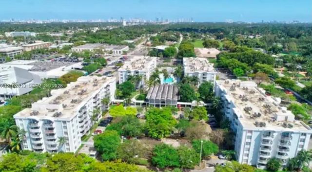2 of 8 - 492 Nw 165th St Road #c-512, Miami, FL