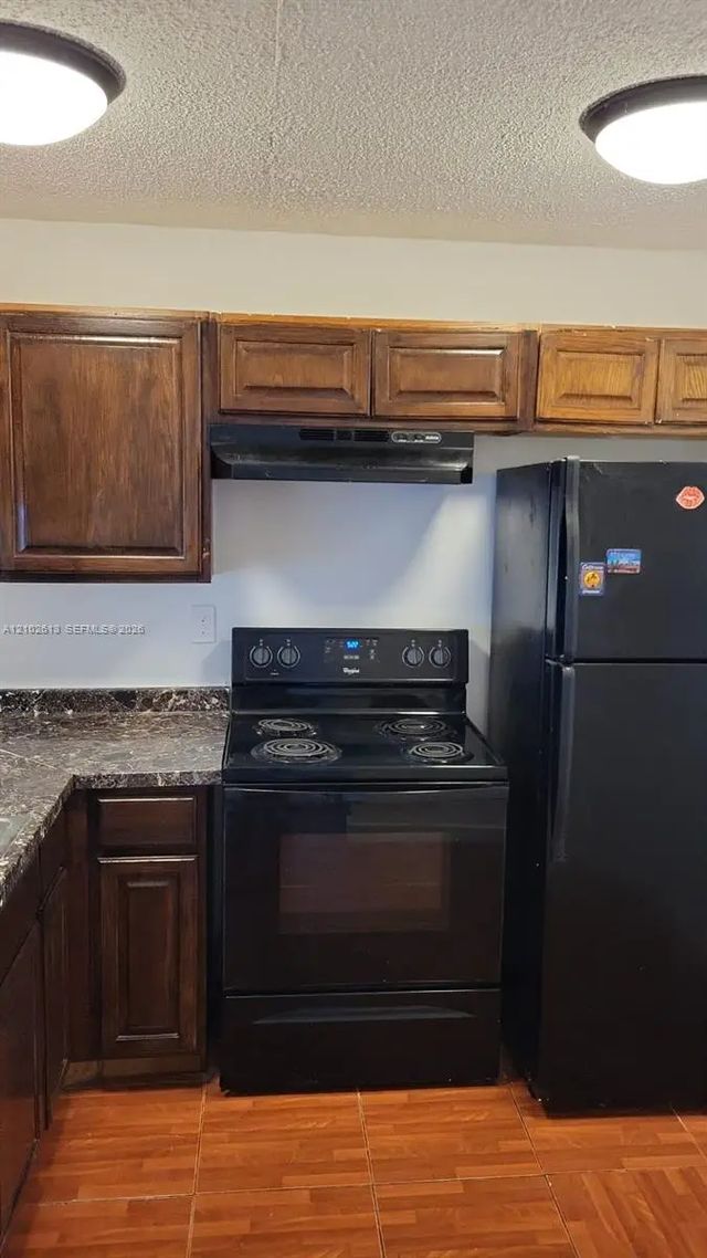 3 of 8 - 492 Nw 165th St Road #c-512, Miami, FL