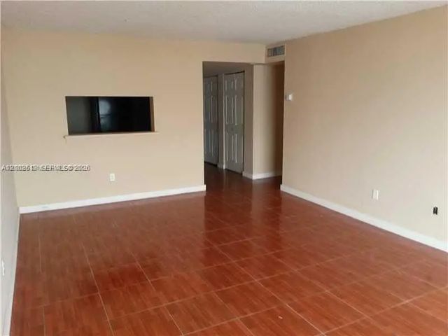 4 of 8 - 492 Nw 165th St Road #c-512, Miami, FL