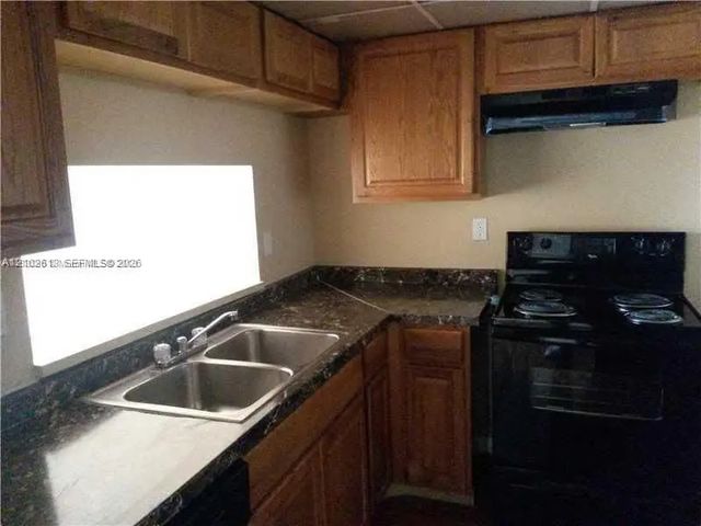 5 of 8 - 492 Nw 165th St Road #c-512, Miami, FL