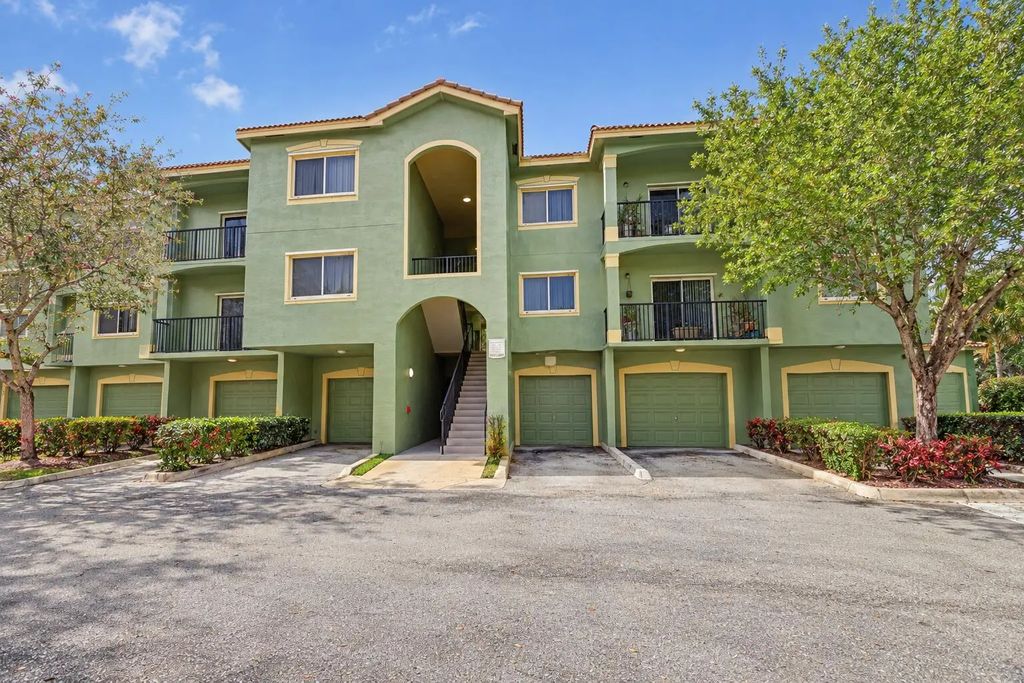 350 Crestwood Circle #308, Royal Palm Beach