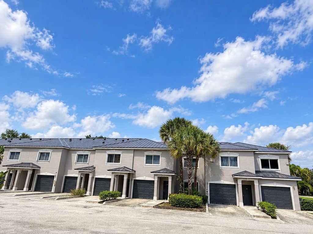 350 Crestwood Circle #308, Royal Palm Beach