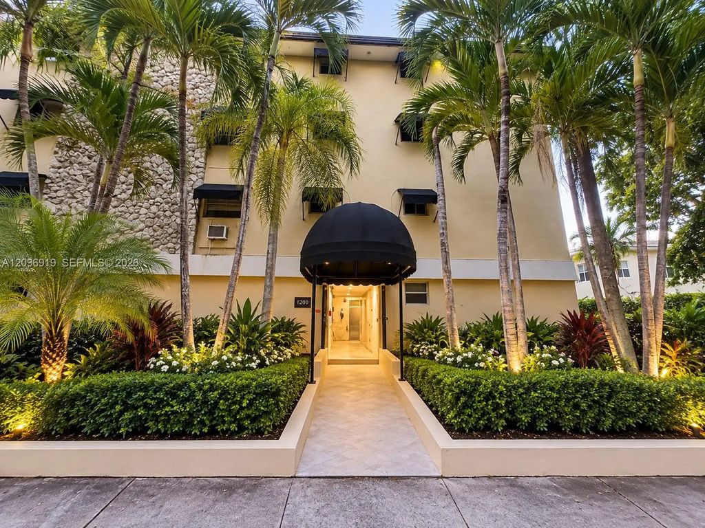 427 Santander Avenue #305, Coral Gables