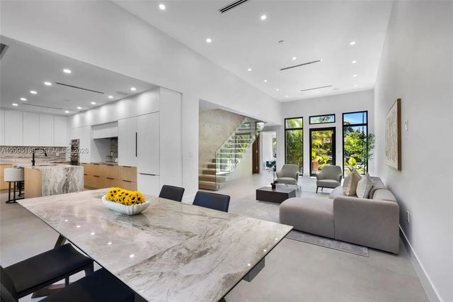 569 Nw 44th Street, Miami