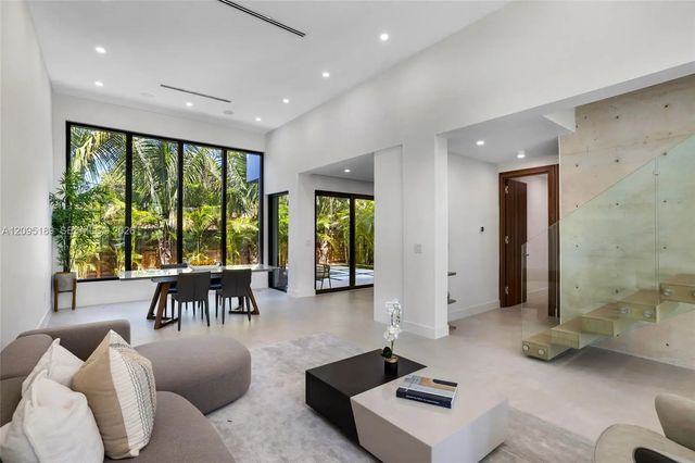 4 of 45 - 569 Nw 44th Street, Miami, FL