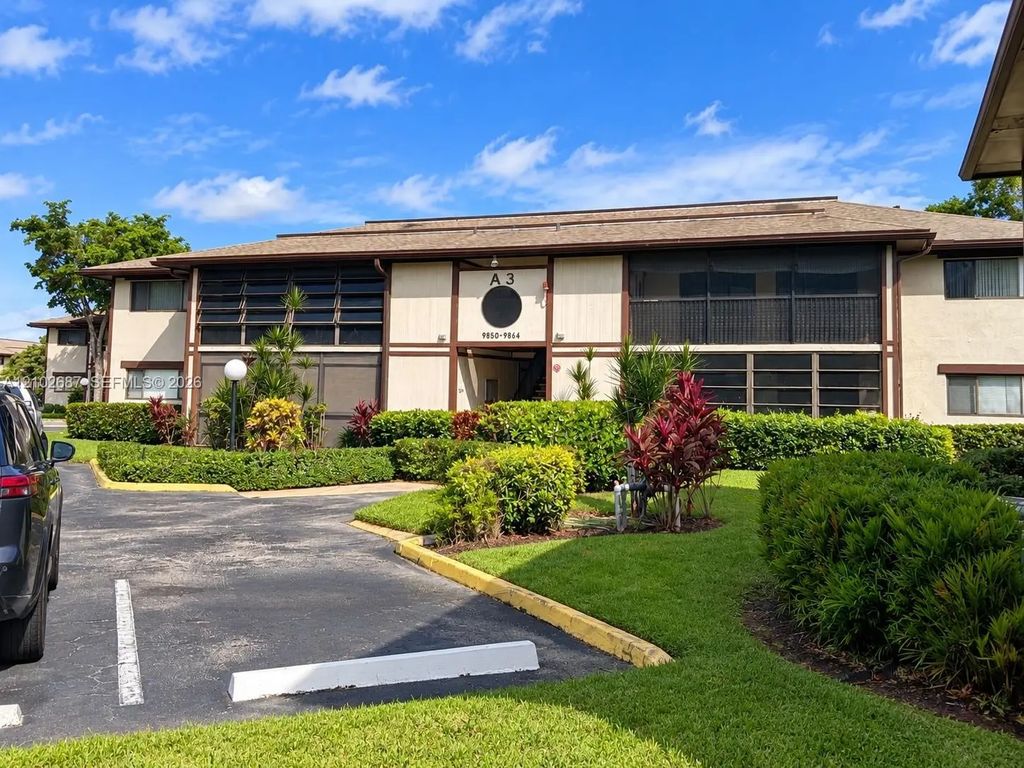 9850 S Belfort Circle #212-3, Tamarac