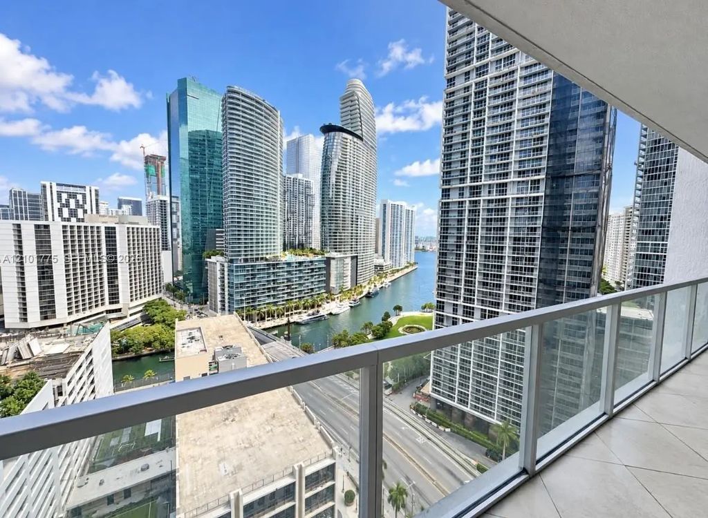 500 Brickell Avenue #2405, Miami