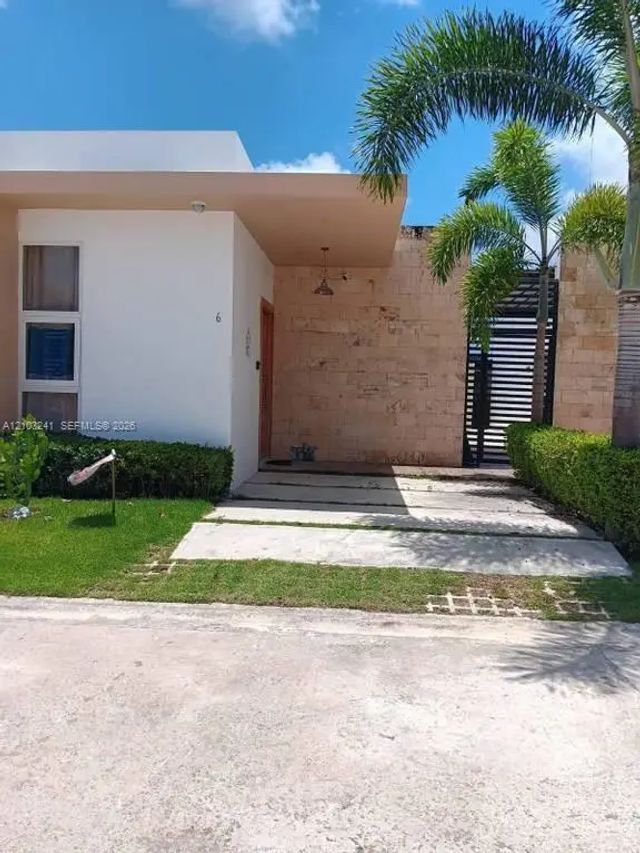 1 Caribbean Village #2, 