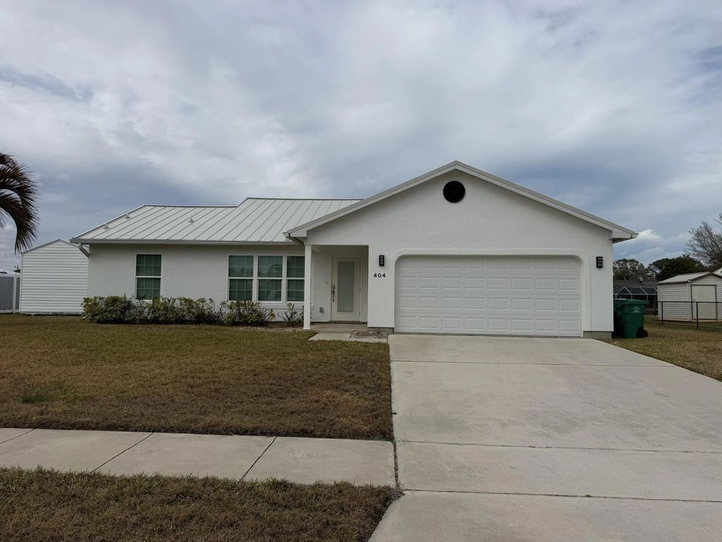 404 Ne Camelot Drive, Port St. Lucie