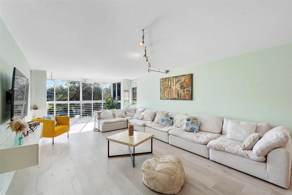 4261 W Palm Aire Drive, Pompano Beach