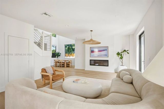4 of 29 - 6434 Sw 38th Street, Miami, FL