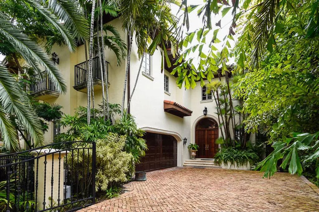446 Brazilian Avenue, Palm Beach