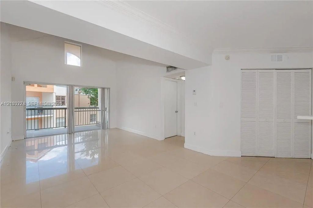 6292 Nw 186th Street #305, Hialeah
