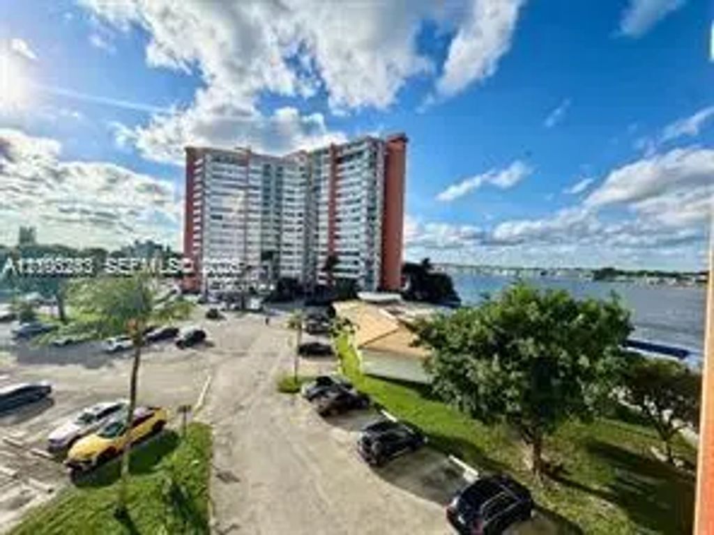 1351 Ne Miami Gardens Drive #403e, Miami