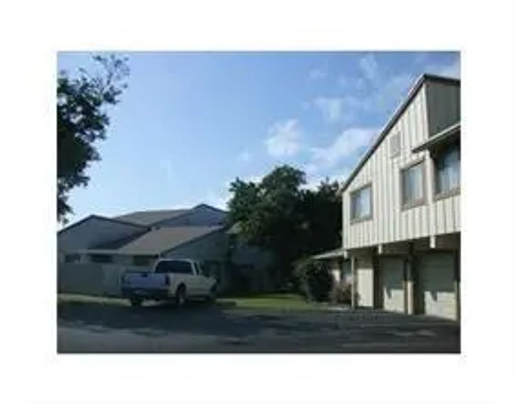 2221 Nw 56th Avenue #2-c, Lauderhill