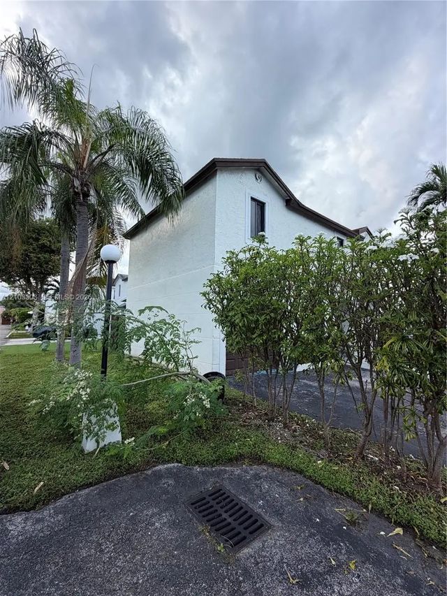 4 of 26 - 14815 Sw 90th Terrace, Miami, FL