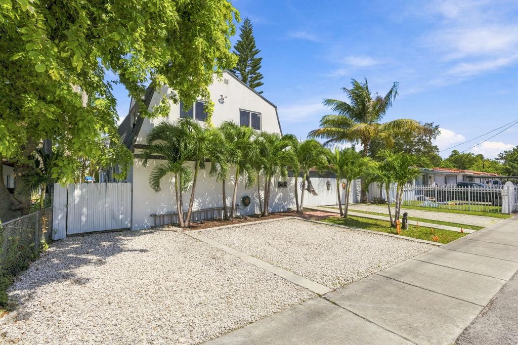 2805 Nw 11th Street, Miami