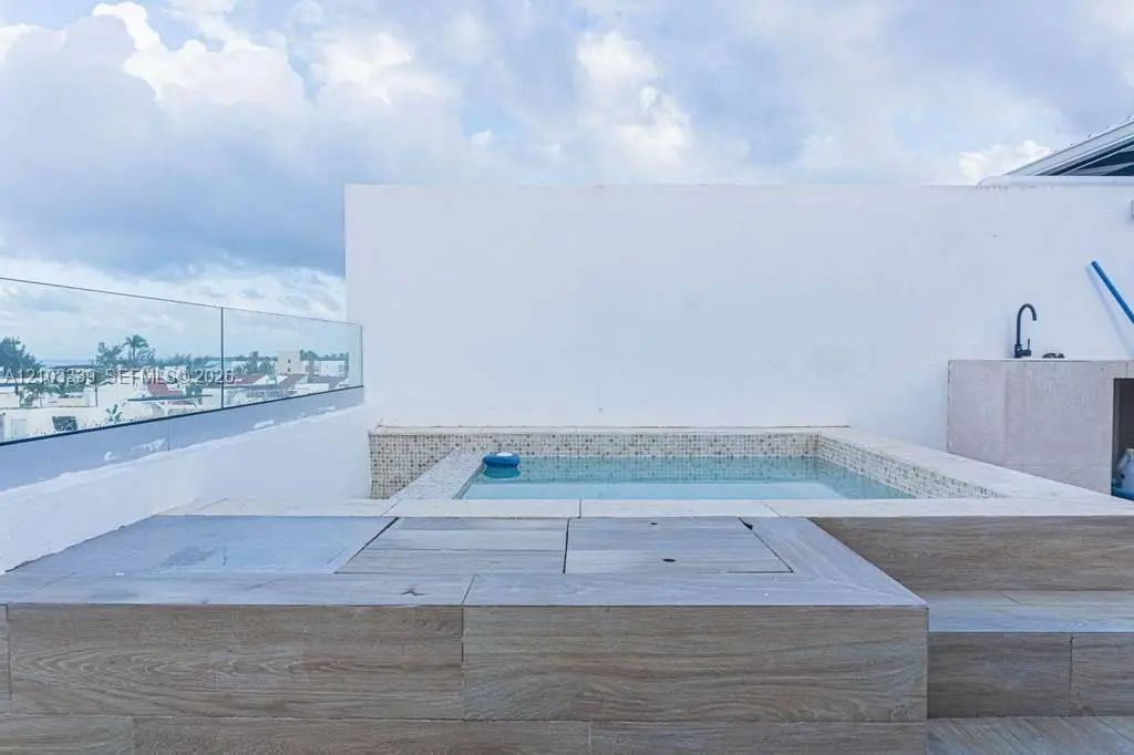 1 Beach Garden, 