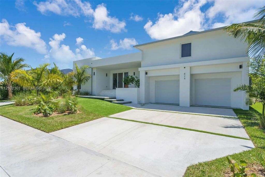 824 Rose Court, 