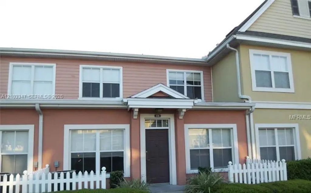 2725 Bartlet Drive #2725, 