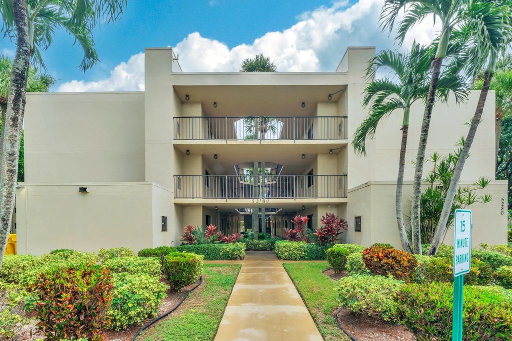 5280 Las Verdes Circle #320, Delray Beach