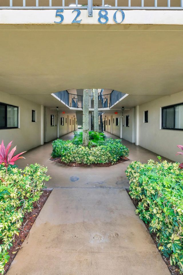 2 of 40 - 5280 Las Verdes Circle #320, Delray Beach, FL