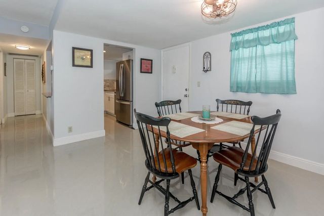 5 of 40 - 711 Lori Drive #408, Palm Springs, FL