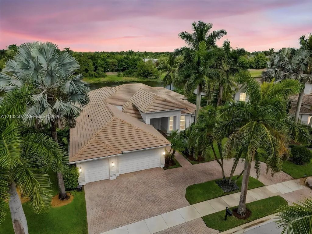 1378 Victoria Isle Drive, Weston