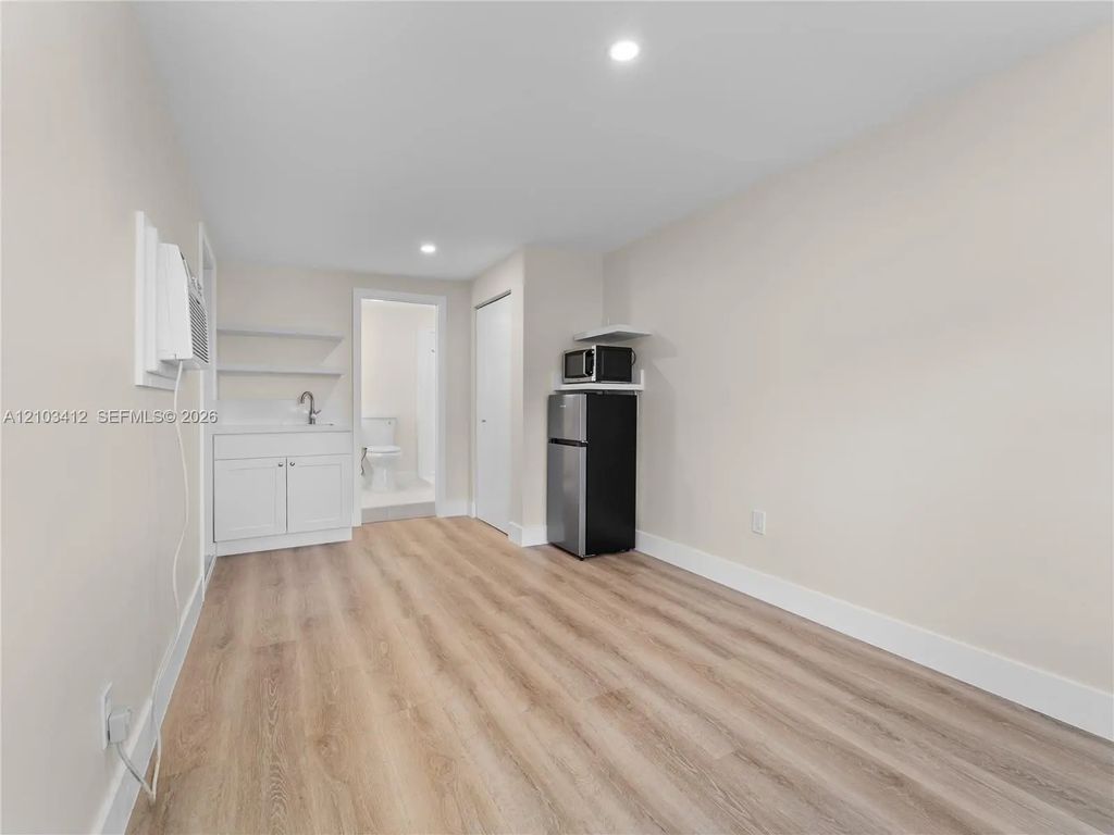 7401 Sw 38th Street #a, Miami