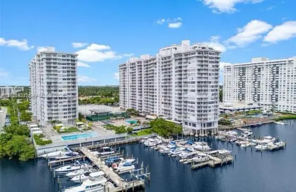 18081 Biscayne Boulevard #702, Aventura