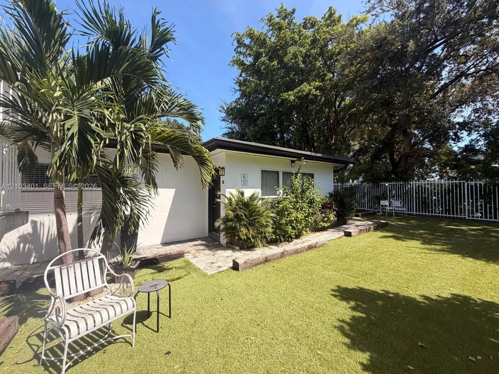 1821 Thomas Street #13, Hollywood