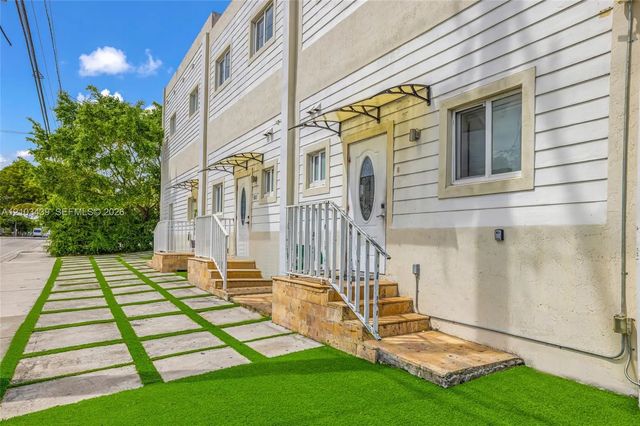 4 of 25 - 642 Sw 10th Avenue, Miami, FL