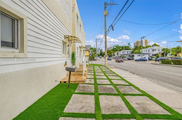 5 of 25 - 642 Sw 10th Avenue, Miami, FL